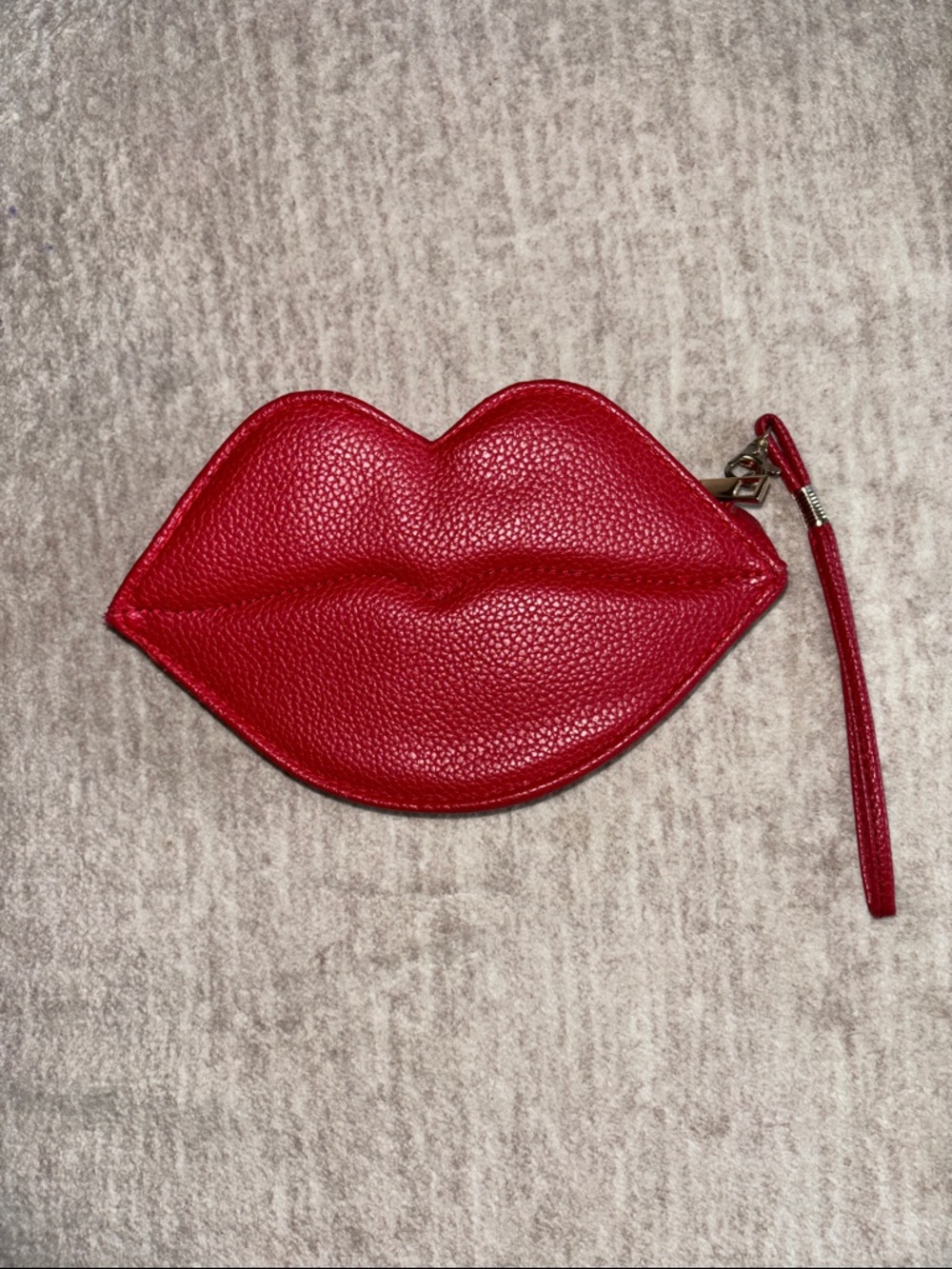 Red Lip-Shaped Wristlet Pouch - Fashion Women's Bag